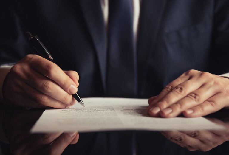 Rescisão de contratos e acordos